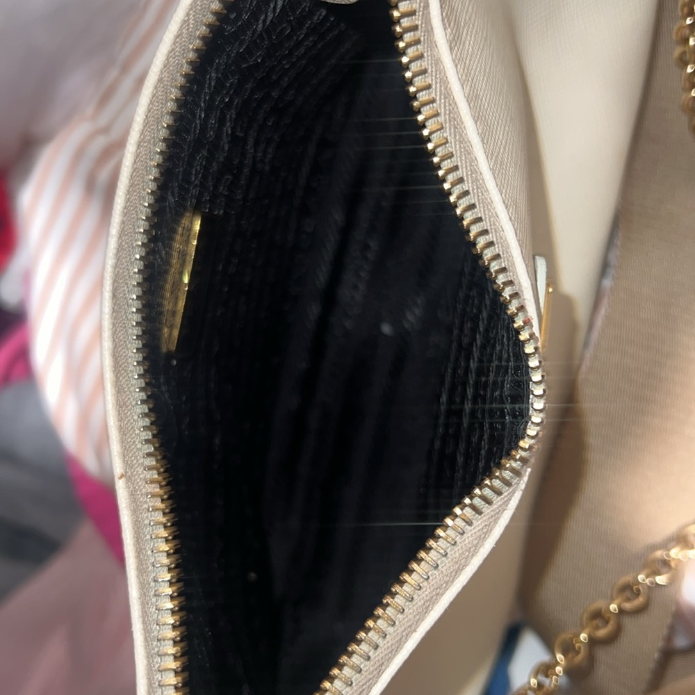 Leather Saffiano Prada Bag (Authentic) - Picture 15 of 15